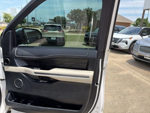Used 2019 Ford Expedition Max Platinum RWD image 36