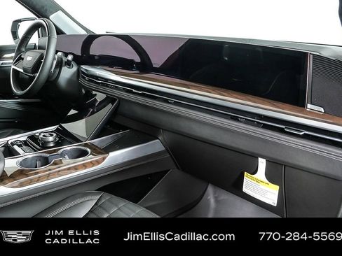Certified 2026 Cadillac Escalade ESV Platinum Sport w/ LPO, ONYX Package AWD/4WD image 26