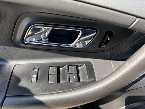 Used 2010 Ford Taurus SEL FWD image 15