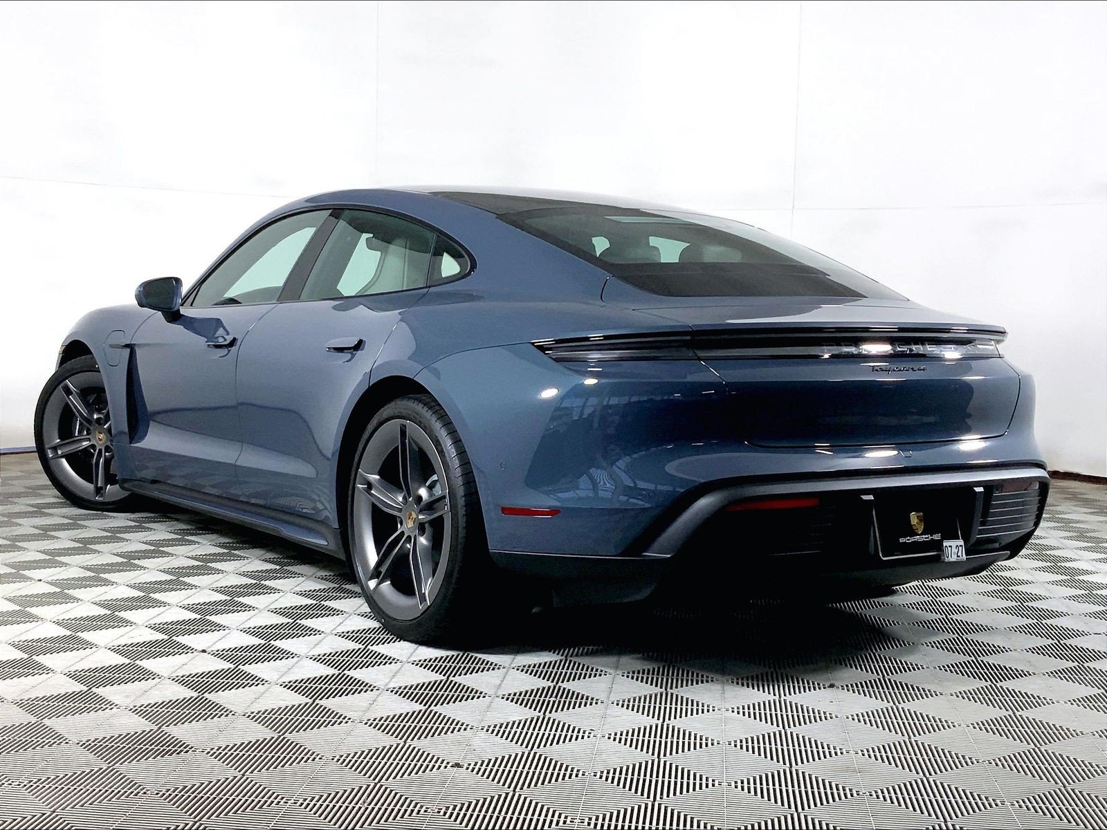 Certified 2025 Porsche Taycan AWD/4WD image 3