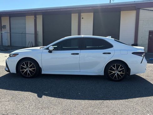 Used 2022 Toyota Camry SE image 6