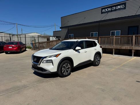 Used 2023 Nissan Rogue SV image 1
