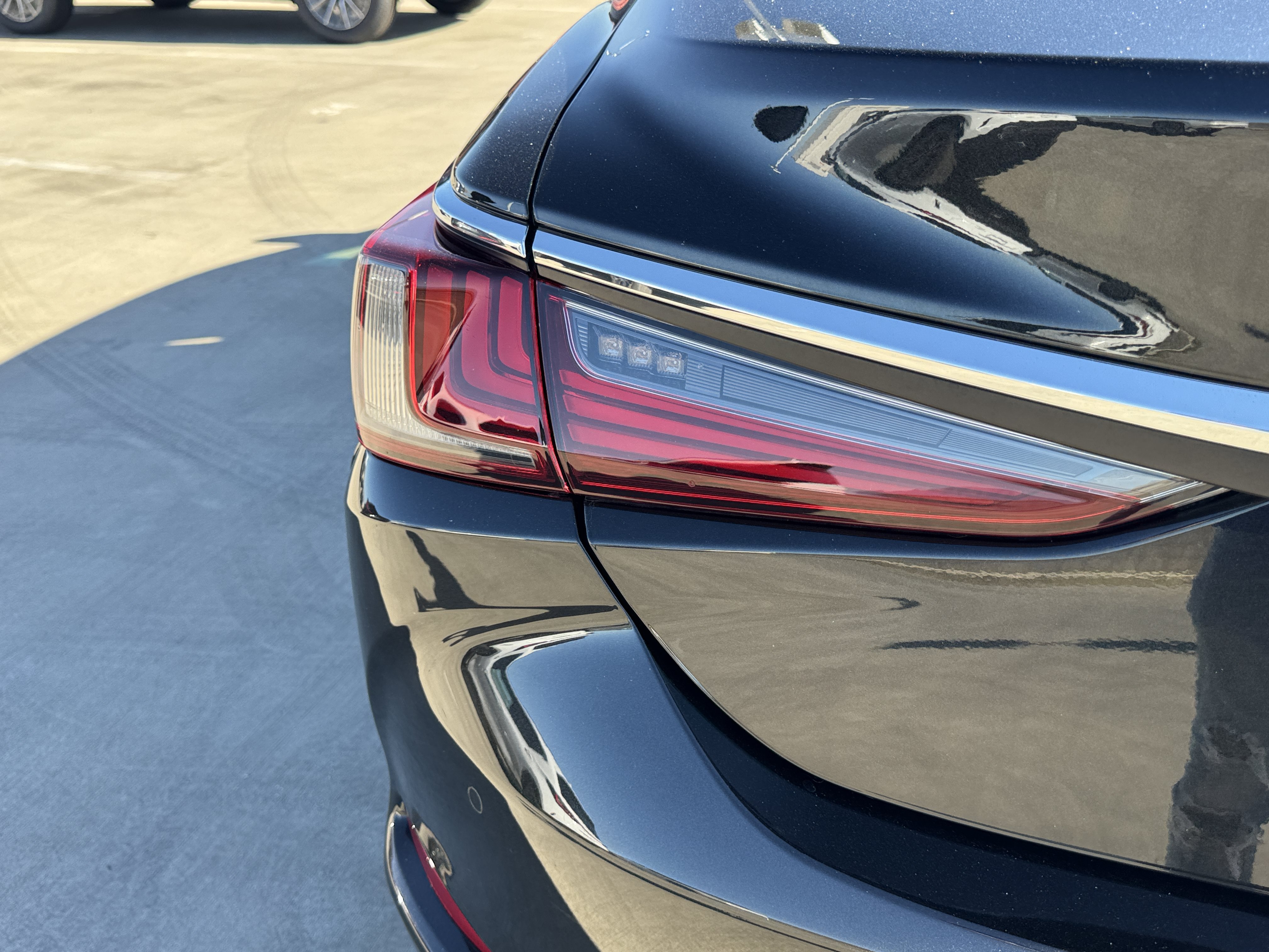 Certified 2024 Lexus ES 350 w/ Premium Package FWD image 14