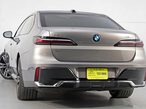 Used 2023 BMW i7 xDrive60 image 5