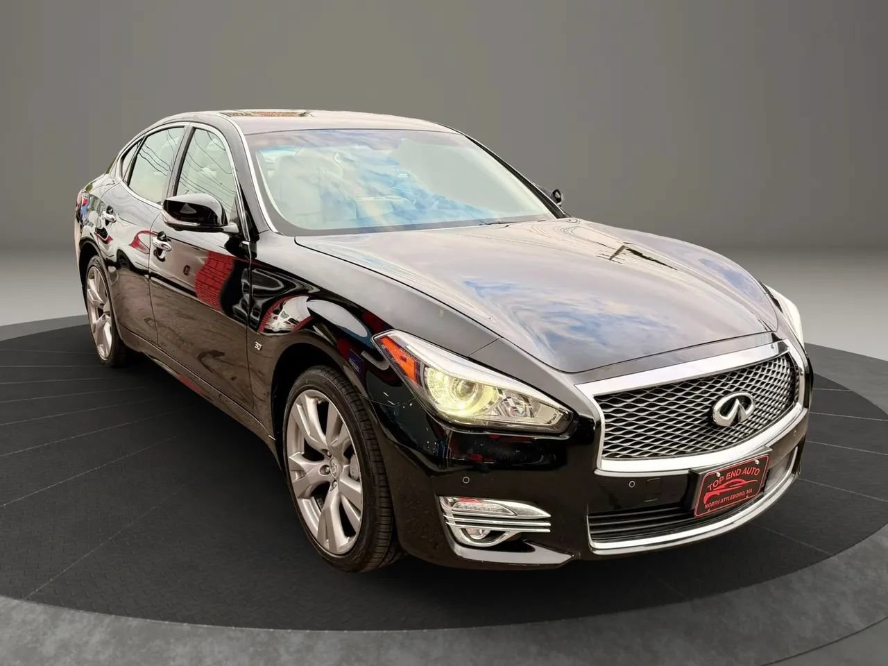 Used 2015 INFINITI Q70 3.7 w/ Deluxe Touring Package AWD/4WD image 3