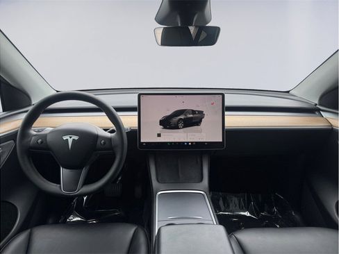 Used 2023 Tesla Model Y 2WD image 18