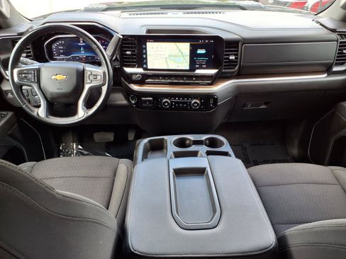 Used 2025 Chevrolet Silverado 2500 LT w/ Convenience Package AWD/4WD image 16
