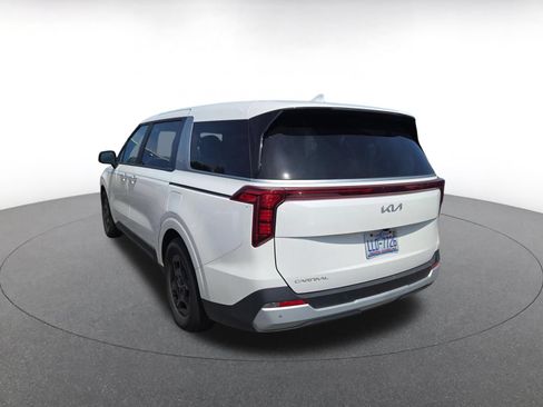 Used 2026 Kia Carnival FWD image 4