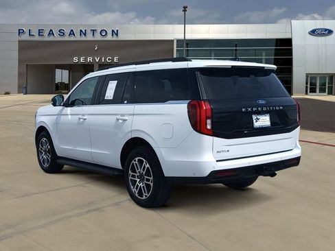 Used 2025 Ford Expedition Active AWD/4WD image 3