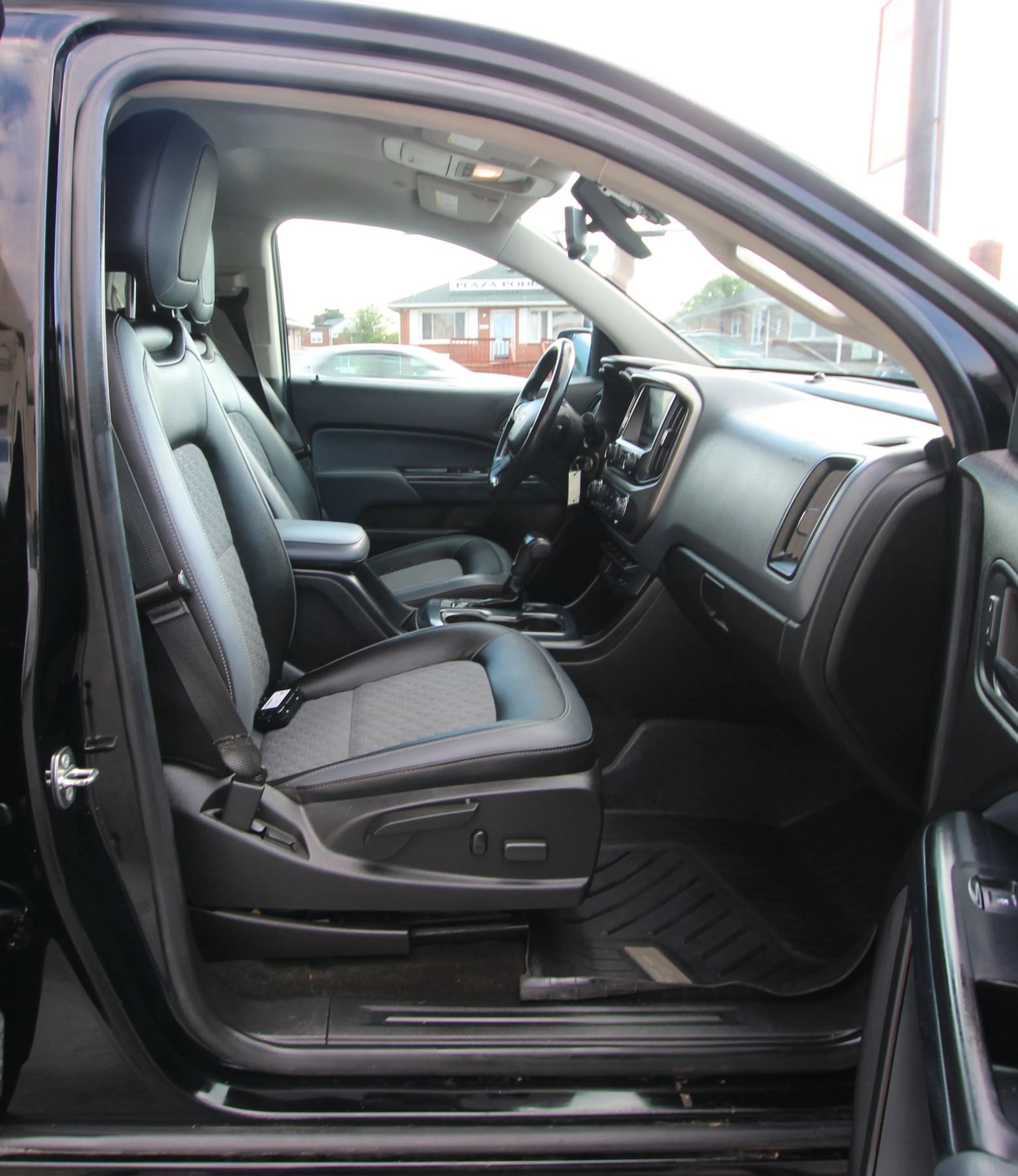 Used 2018 Chevrolet Colorado Z71 w/ Z71 Midnight Edition AWD/4WD image 10