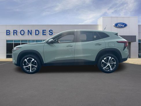 Used 2024 Chevrolet Trax RS w/ Driver Confidence Package FWD image 1