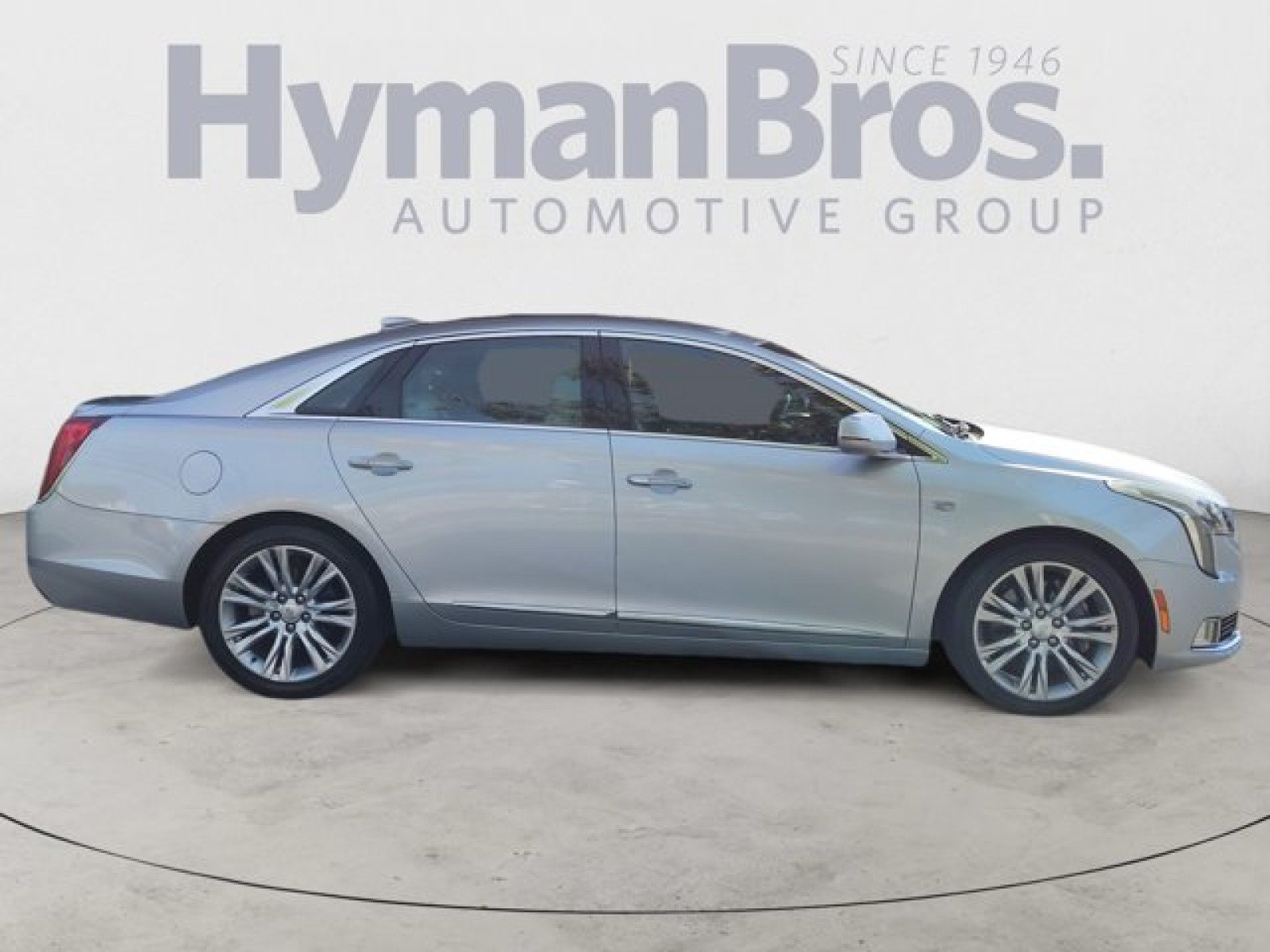Used 2018 Cadillac XTS Luxury FWD image 2