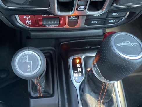 Used 2023 Jeep Gladiator Mojave w/ Cold Weather Group image 25