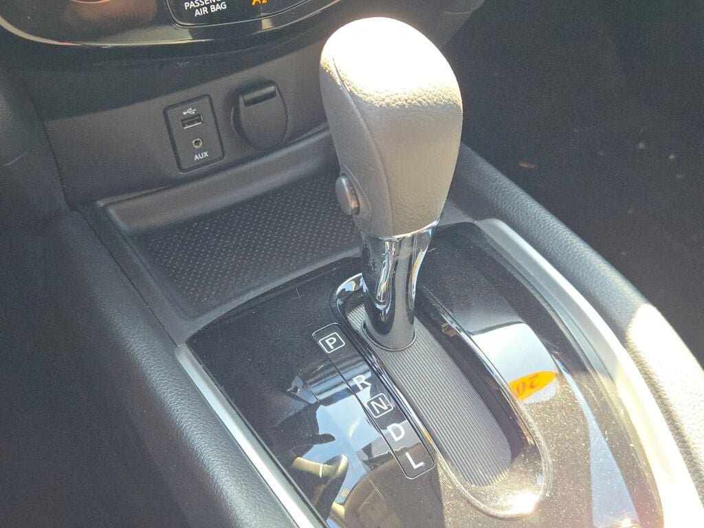 Used 2015 Nissan Rogue SV AWD/4WD image 28