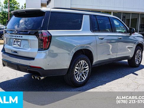 Used 2025 Chevrolet Suburban Z71 AWD/4WD image 6