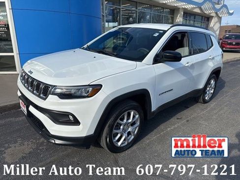 Used 2023 Jeep Compass Latitude AWD/4WD image 1