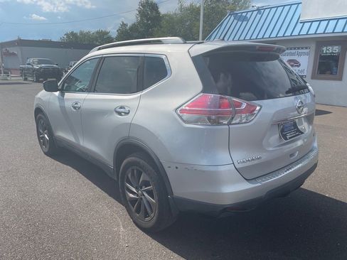 Used 2016 Nissan Rogue SL image 2