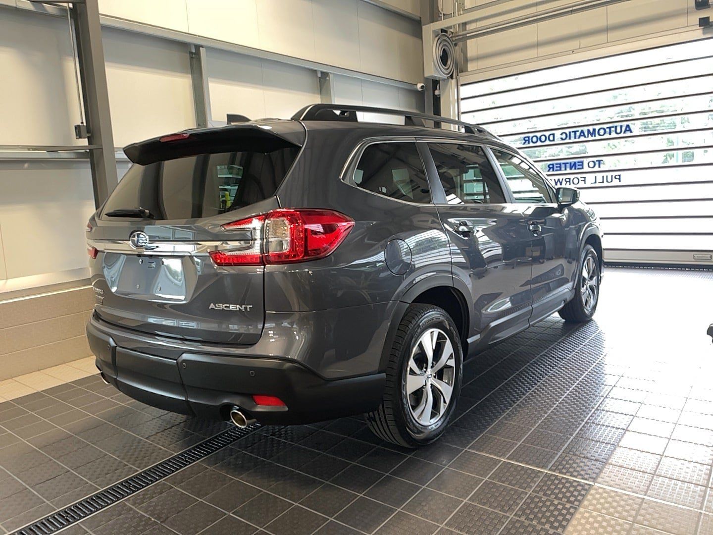 Used 2025 Subaru Ascent Premium AWD/4WD image 11