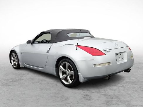 Used 2006 Nissan 350Z Touring RWD image 4