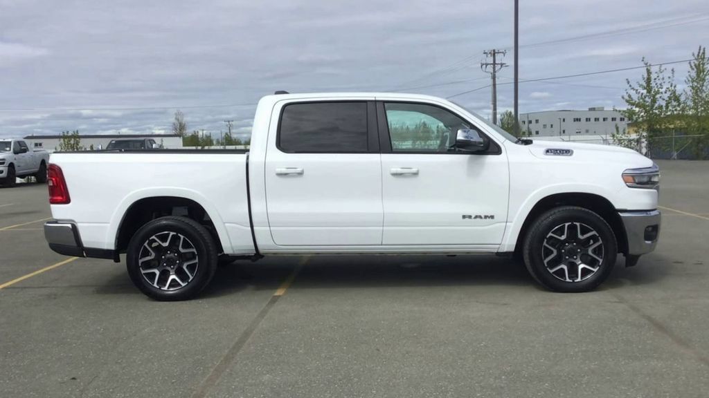 Used 2025 RAM 1500 Laramie AWD/4WD image 9