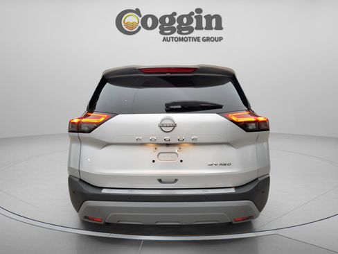 Used 2023 Nissan Rogue SV image 3