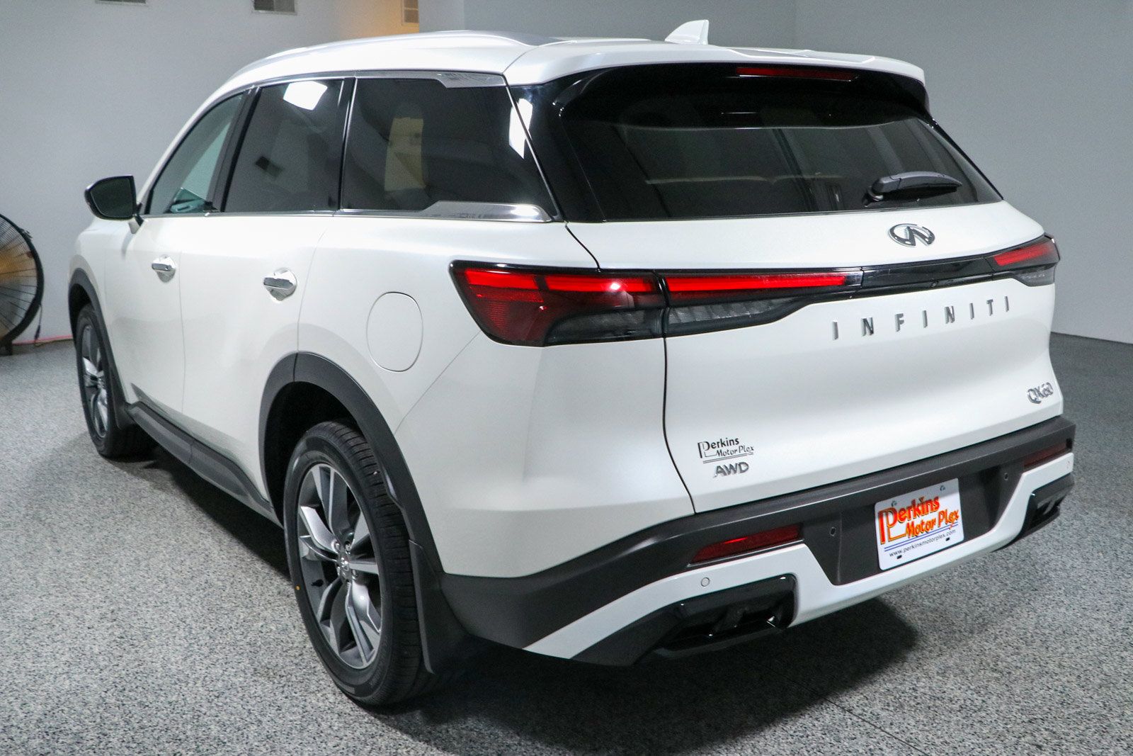 Used 2023 INFINITI QX60 Luxe w/ Performance Audio Package AWD/4WD image 9