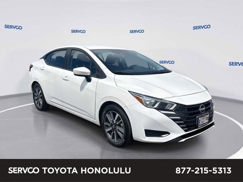Used 2023 Nissan Versa SV image 1
