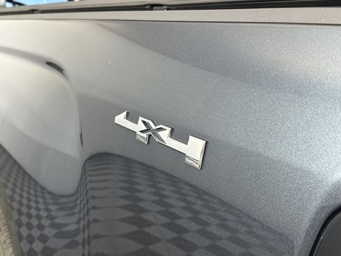 Used 2019 GMC Canyon SLE w/ Driver Alert Package image 17