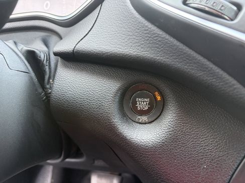 Used 2020 Jeep Cherokee Latitude Plus FWD image 23