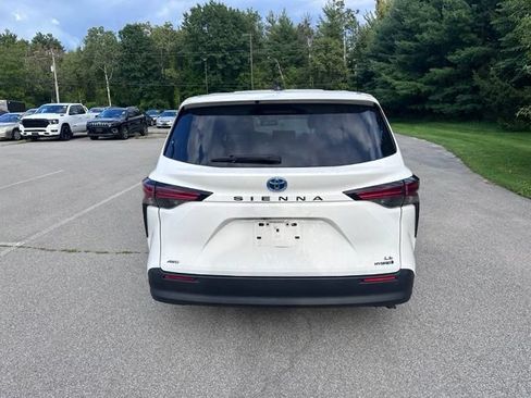 Used 2021 Toyota Sienna LE AWD/4WD image 4