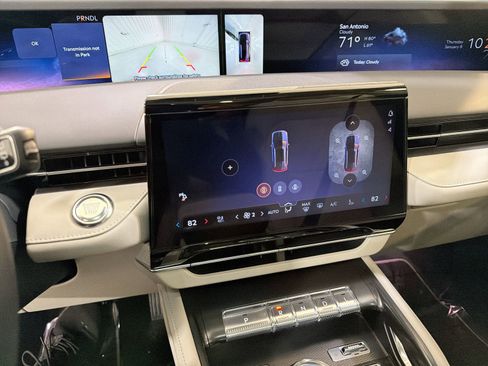 New 2026 Lincoln Nautilus Premier image 18