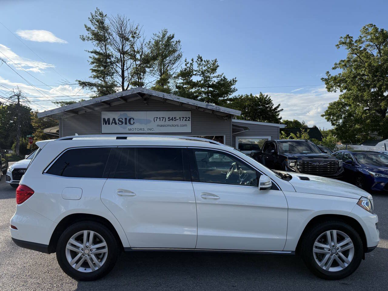 Used 2013 Mercedes-Benz GL 320 BlueTEC 4MATIC image 2