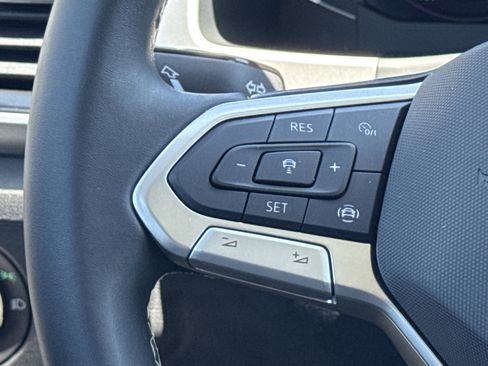 Used 2023 Volkswagen Atlas SE w/ Panoramic Sunroof Package image 6