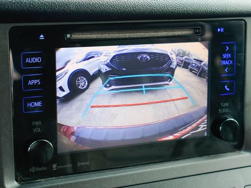 Used 2016 Toyota Sienna XLE FWD image 5