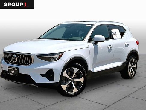Used 2024 Volvo XC40 B5 Plus AWD/4WD image 1