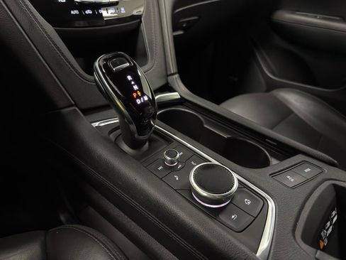 Used 2021 Cadillac XT5 Premium Luxury AWD/4WD image 24