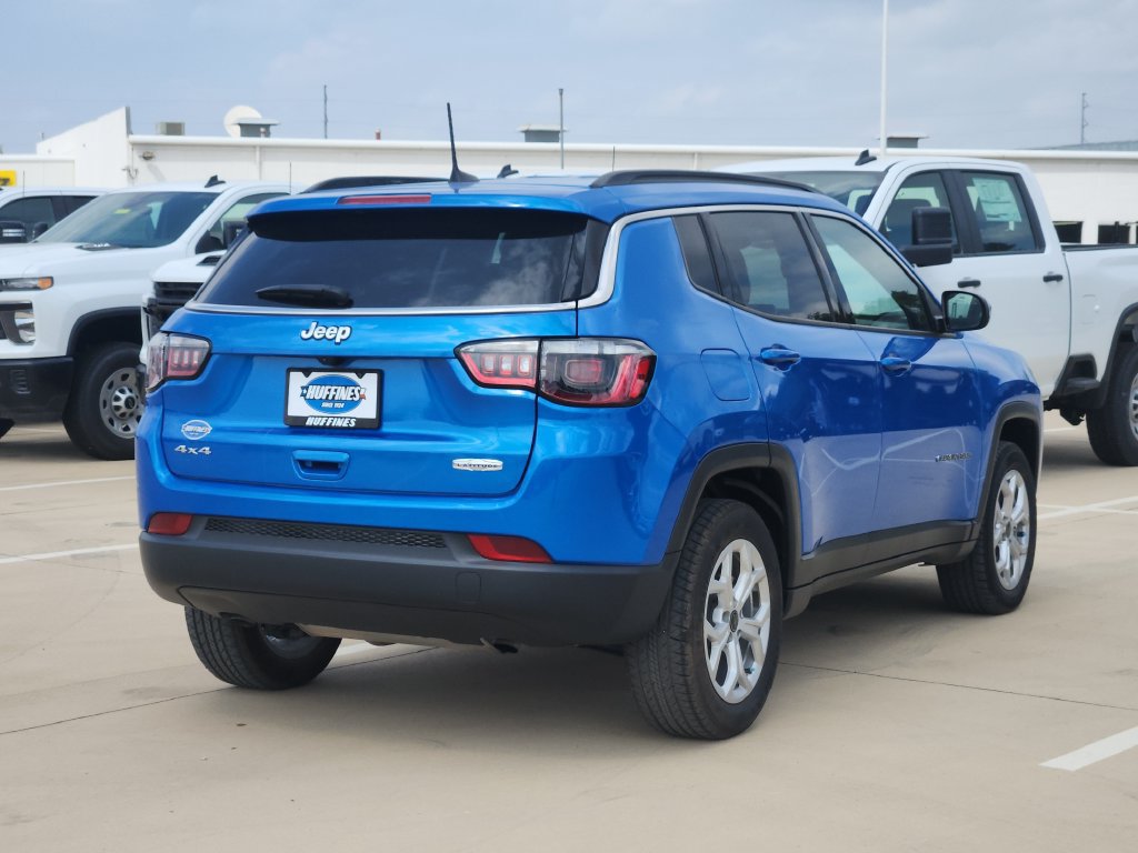 Used 2025 Jeep Compass Latitude AWD/4WD image 7