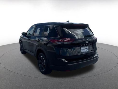 Used 2024 Nissan Rogue SV image 11