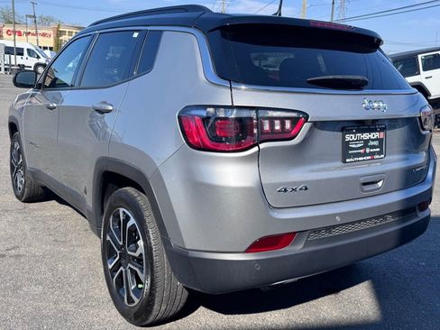 Used 2023 Jeep Compass Limited w/ Sun and Sound Group AWD/4WD image 5