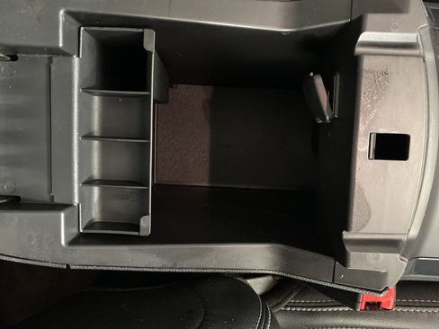 Used 2018 Ford Explorer Limited image 12