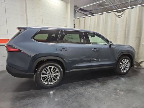 New 2026 Toyota Grand Highlander AWD image 8