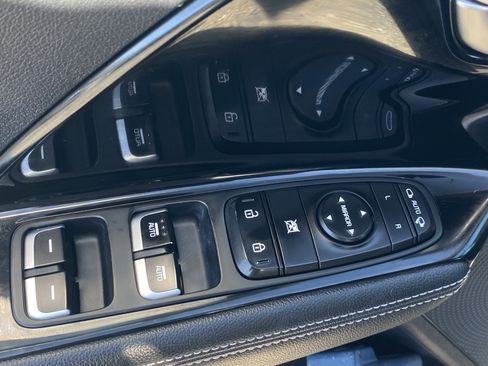 Used 2020 Kia Niro EX image 18