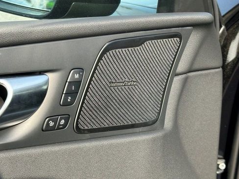 Certified 2025 Volvo XC60 B5 Ultra w/ Protection Package Premier image 17