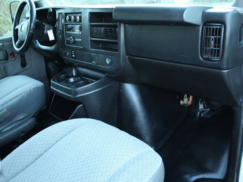 Used 2016 Chevrolet Express 3500 image 13
