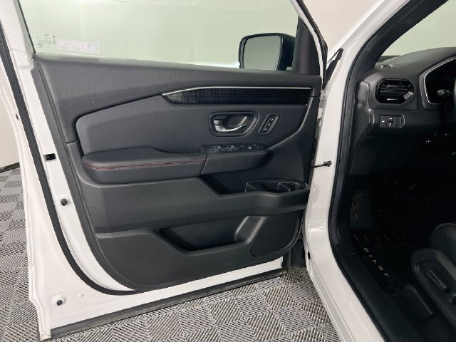 Used 2025 Honda Pilot Black Edition image 20
