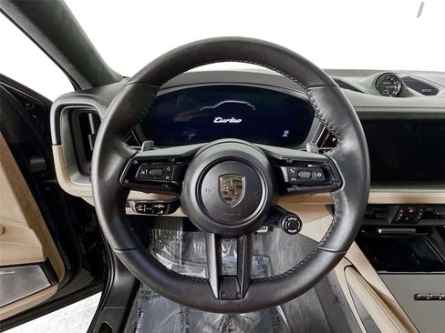 Used 2025 Porsche Cayenne Turbo image 9