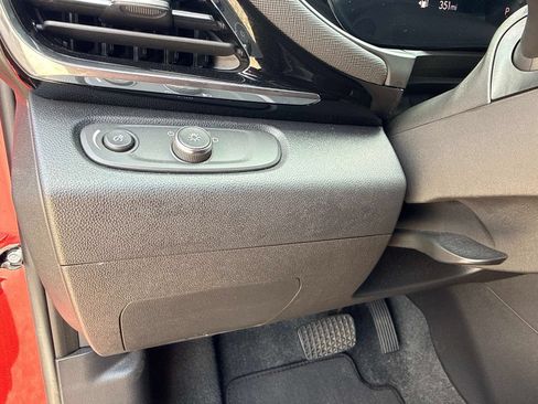 Used 2025 Buick Envista Sport Touring w/ Convenience II Package FWD image 24