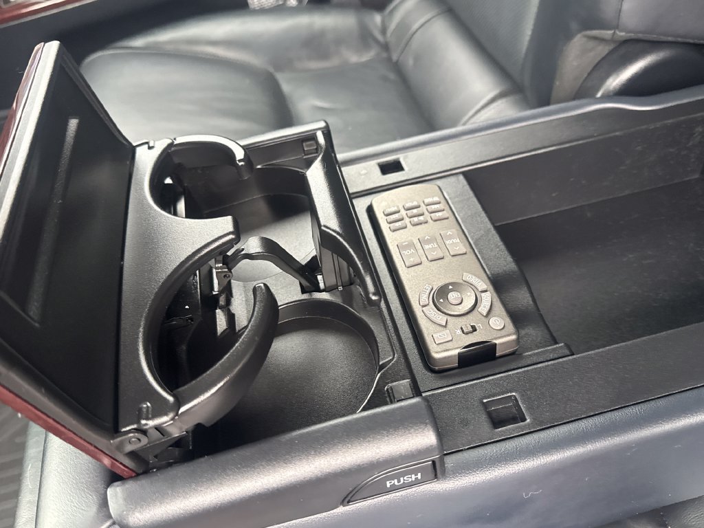 Used 2014 Lexus LX 570 4WD w/ Luxury Package image 35