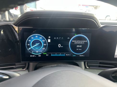 Used 2025 Hyundai Elantra Limited image 40