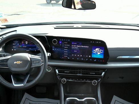 Used 2024 Chevrolet Traverse LT image 46